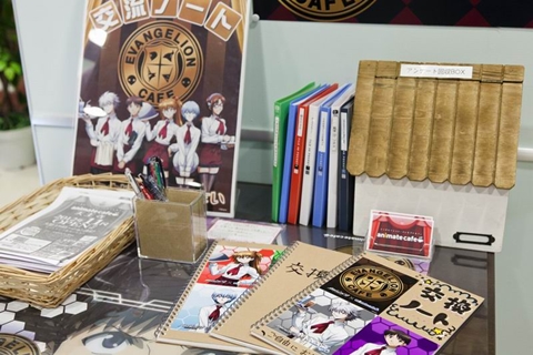 好評の交流ノートコーナー。いままでに来店したお客さんのイラストやコメントが読めておもしろいぞ。楽しんだら記念になにか書いてみては?