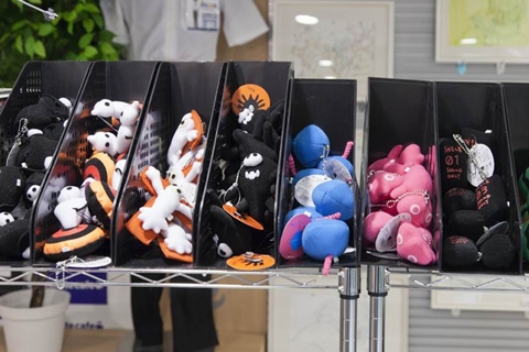 見ていると思わず欲しくなってしまうEVA STOREオリジナル「ゆるしと」ぬいぐるみストラップ。どれもかわいい! コンプしたくなる!!