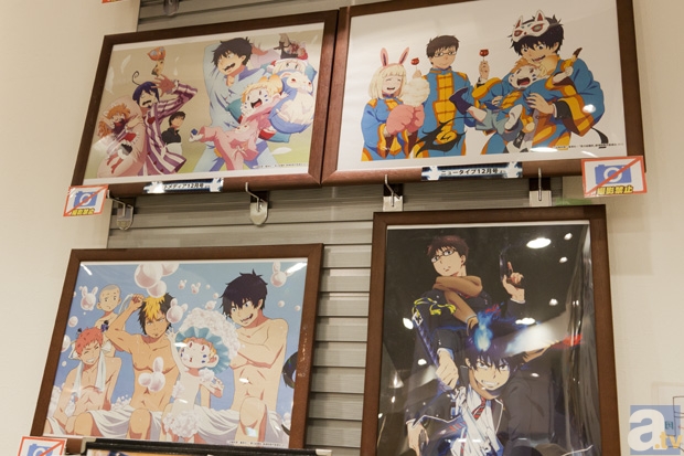 アニメ雑誌で見た版権イラストが展示されている。