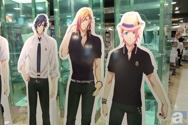 店内に入ると、ST☆RISHの等身大パネルがお出迎え。