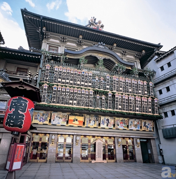 ◆会場は作中にも登場する京都南座！ 京都南座は、およそ四百年前から発祥の地で歌舞伎を上演し続ける日本最古の歴史と伝統をもつ歌舞伎劇場。文化都市京都の歴史的景観に溶け込んだ建造物は「登録有形文化財」にも登録され、ランドマークとしても多くの方に愛されている