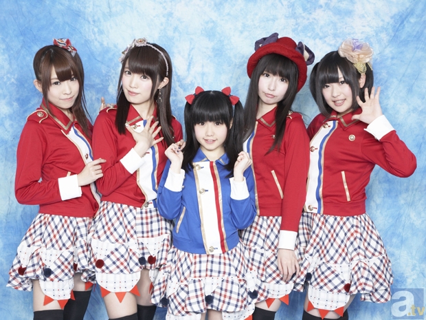 <b>アフィリア・サーガ</b><br>魔法学院をコンセプトに全国展開中のカフェ&レストラン「アフィリアグループ」の池袋店、上野店、六本木店、新宿店を代表するメンバーで構成された、11人組の学院型ガールズ・ボーカルユニット。志倉千代丸と桃井はるこのWプロデュースで、振り付けをラッキィ池田が担当。2008年に結成、2009年にデビュー。