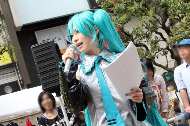 ▲パレードのMC ことりさんも初音ミクのコスプレをして登場！