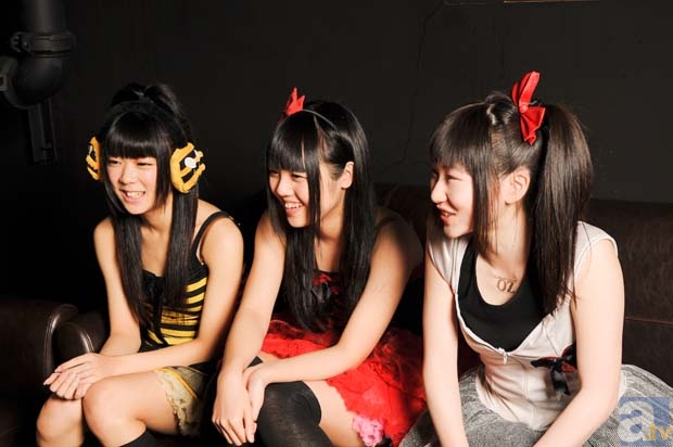 <b>OZ</b><br>左より、鈴村 愛理、朝倉 彩花、星 愛奈。