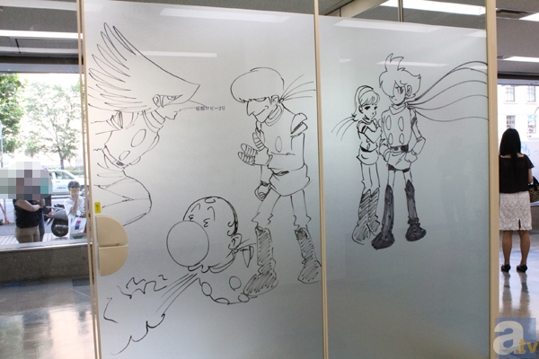 小学館ビル・ロビーに有名作家らの「ラクガキ」がズラリ！