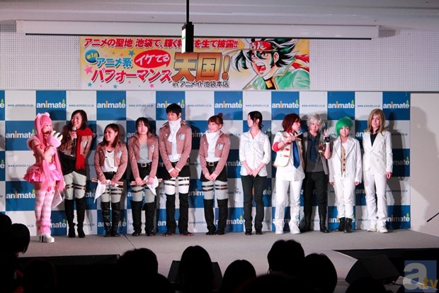 ▲パフォーマンス後にはインタビュータイムも設けられ、司会の方からの質問やリクエストに答えた。