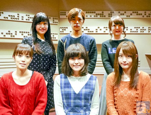 ▲前列左より日笠陽子さん、金元寿子さん、<br>小松未可子さん。後列左より井上喜久子さん、<br>小野賢章さん、花澤香菜さん