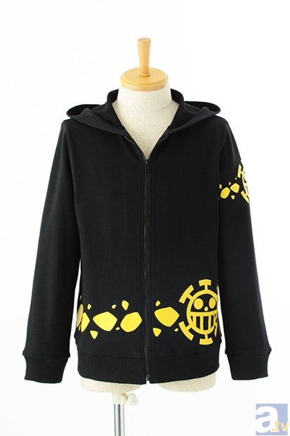 ▲トラファルガー・ローのパーカー(新世界編)<br>価格：6000円+税<br>発売日：発売中