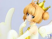 『カードキャプターさくら』から白を基調としたカワイイ衣装と金色に輝くクラウン、そしてさくらちゃんの頬に当てた仕草と表情が美しい「木之本桜~エンジェルクラウン~」フィギュアが登場!