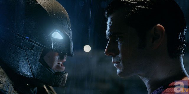 バットマンを縛ってマスクを脱がすスーパーマン現る 