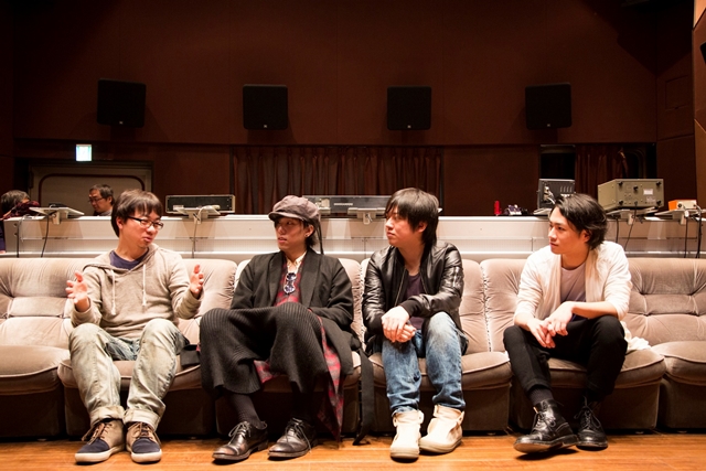 <b>▲左から新海誠監督、RADWIMPS：野田洋次郎さん、桑原彰さん、武田祐介さん</b>