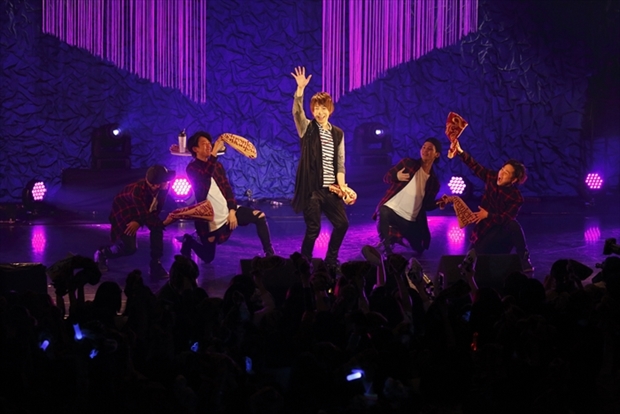 ※ライブ写真は前回公演のもの