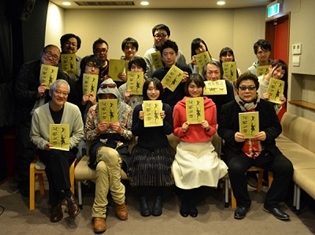 『幼女戦記』最終回アフレコ現場より、悠木碧さん・早見沙織さん・三木眞一郎さんら声優陣の集合写真到着! コメントも公式サイトで公開中