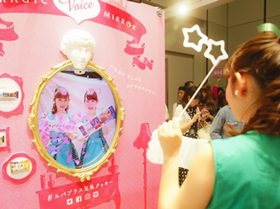 イケメンボイス(CV増田俊樹さん)で容姿やしぐさをホメてくれる魔法の鏡「MAGIC VOICE MIRROR」が渋谷に登場!