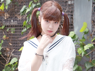「全力でるな充してほしい」──『冴えカノ』主題歌含む極彩色の13曲、春奈るな3rdアルバムのすべて/インタビュー