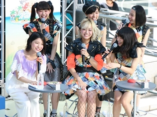 『ナナマル サンバツ』川島海荷さん・ベイビーレイズJAPANが、「高校生クイズ」とのコラボイベントに登壇! クイズ対決も実施