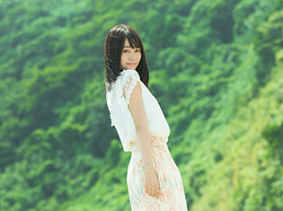 伊藤美来さんの1stアルバム「水彩~aquaveil~」が10月11日に発売決定! 新しいアーティスト写真も公開!