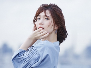 内田真礼さん6thシングル「c.o.s.m.o.s」のジャケ写&試聴動画が公開! 店舗特典&発売記念イベント情報も一斉解禁