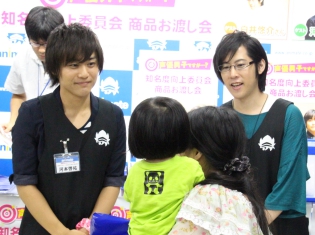 河本啓佑さん、白井悠介さんがアニメイトのレジに立つ!「『声優男子ですが・・・?』知名度向上委員会 商品お渡し会」の模様をレポート