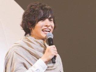 いざ、岡本信彦さんと夢の国への冒険へ!「Live Tour 2017 “HAPPY DOOR”」プロジェクションマッピングで見どころ満載な神奈川公演をレポート