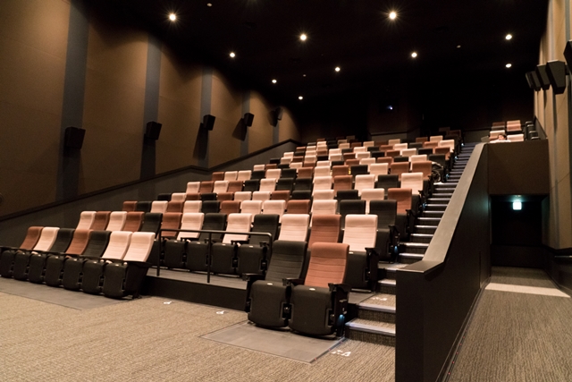 ▲今回お借りしたスクリーンは客席が150席。劇場としては中規模くらいでしょうか
