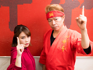 『ラーメン大好き小泉さん』ED歌う西沢幸奏、蒙古タンメン中本の激辛コラボラーメンを食す!