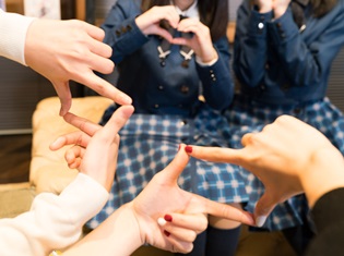 CHiCO、三パシ、22/7でガールズトーク!ボカロの思い出や好きなアニメ、さらに理想の恋まで…初対面のゆるふわ対談
