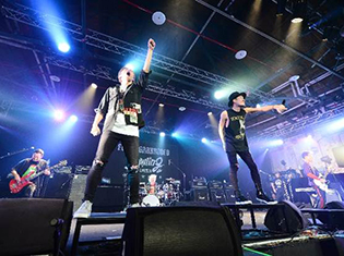FLOW、GRANRODEOのコラボユニットで3年ぶりの台湾ライブ大盛況! アニメコンプリートベスト「FLOW THE BEST 〜アニメ縛り〜」も好評発売中!