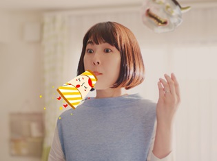 林原めぐみさん、グリコ「カフェオーレ」WEB動画&CMで「ミス・カフェオーレ」の声を担当! 子育てあるあるムービーを公開