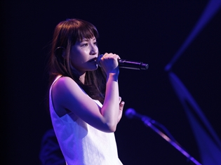 中島愛さんのライブツアー「Curiosity of Love」ファイナル公演の公式レポートが到着! デビュー10周年記念特番が決定!