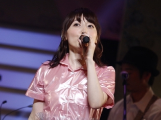 『ニセコイ』『PSYCHO-PASS』でお馴染みの花澤香菜さんを大特集!【ゴールデンウィークは声優を読む!・第3回】
