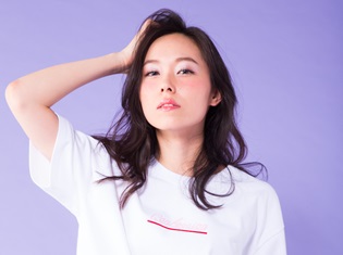 人気声優・寿美菜子さんが、ファッションブランド「chiral」とコラボ! 限定グッズの受注販売を受付中
