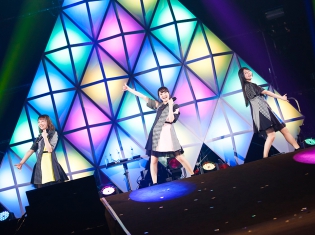 TrySailセカンドライブツアー幕張公演初日レポート│楽しさいっぱいの熱いライブに漢字対決も!?