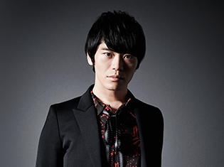 古川慎さんデビューシングル「miserable masquerade」をmoraで購入すると、スペシャルボイスメッセージ&待受画像が貰える!