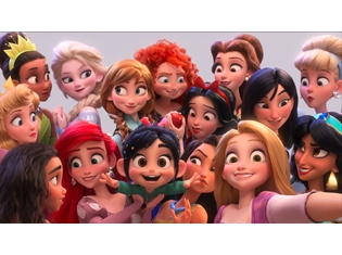 ディズニー最新作『シュガー・ラッシュ:オンライン』諸星すみれさん、ヴァネロペ役の声優を続投! 歴代プリンセス大集合の豪華画像も公開