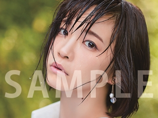 声優・諏訪彩花さんの1st写真集『通り雨…。』が9月21日発売決定! 水着カットを含む、オール長崎ロケでの撮り下ろし