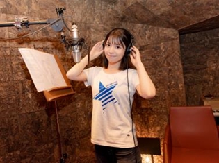 『となりの吸血鬼さん』OP&ED主題歌を歌唱するLynnさんのインタビューが公開! 主題歌シングルのジャケット写真も解禁に