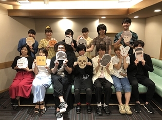 『ガイコツ書店員 本田さん』村瀬歩さん・中尾隆聖さん演じる新キャラ情報解禁! 2人のコメントや声優陣の集合写真も公開