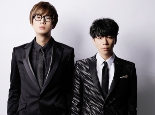 声優・江口拓也さんと西山宏太朗さんが“お泊まりデート” !? 「TVガイドVOICE STARS vol.8」(12/21発売)の表紙に登場!