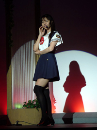 『CLANNAD -クラナド-』の光坂高校制服のコスプレ姿で学園寸劇