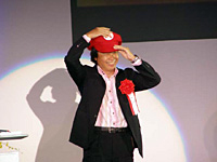 多くの賞を連続受賞した任天堂の宮本さん。マリオの扮装で会場を沸かせる場面も。