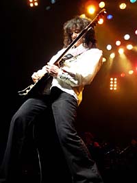 骨折も直って全開のギターヒーロー・福山芳樹さん。