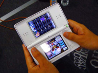 ライブではDSを使ったパフォーマンスも披露されるとのこと。DSで奏でる演奏は見ものだ！